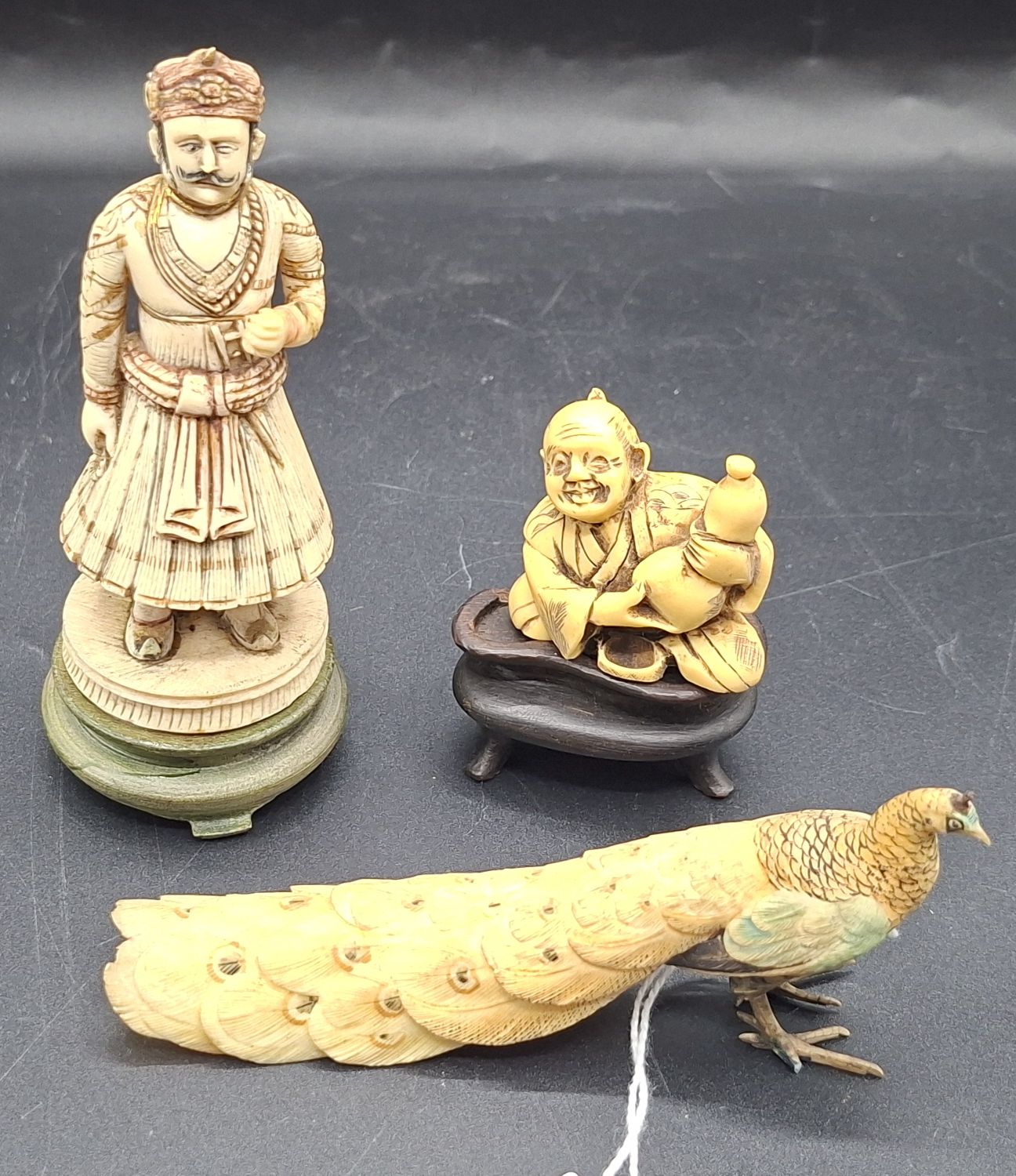 1286 · GROUP OF THREE ORIENTAL FIGURES