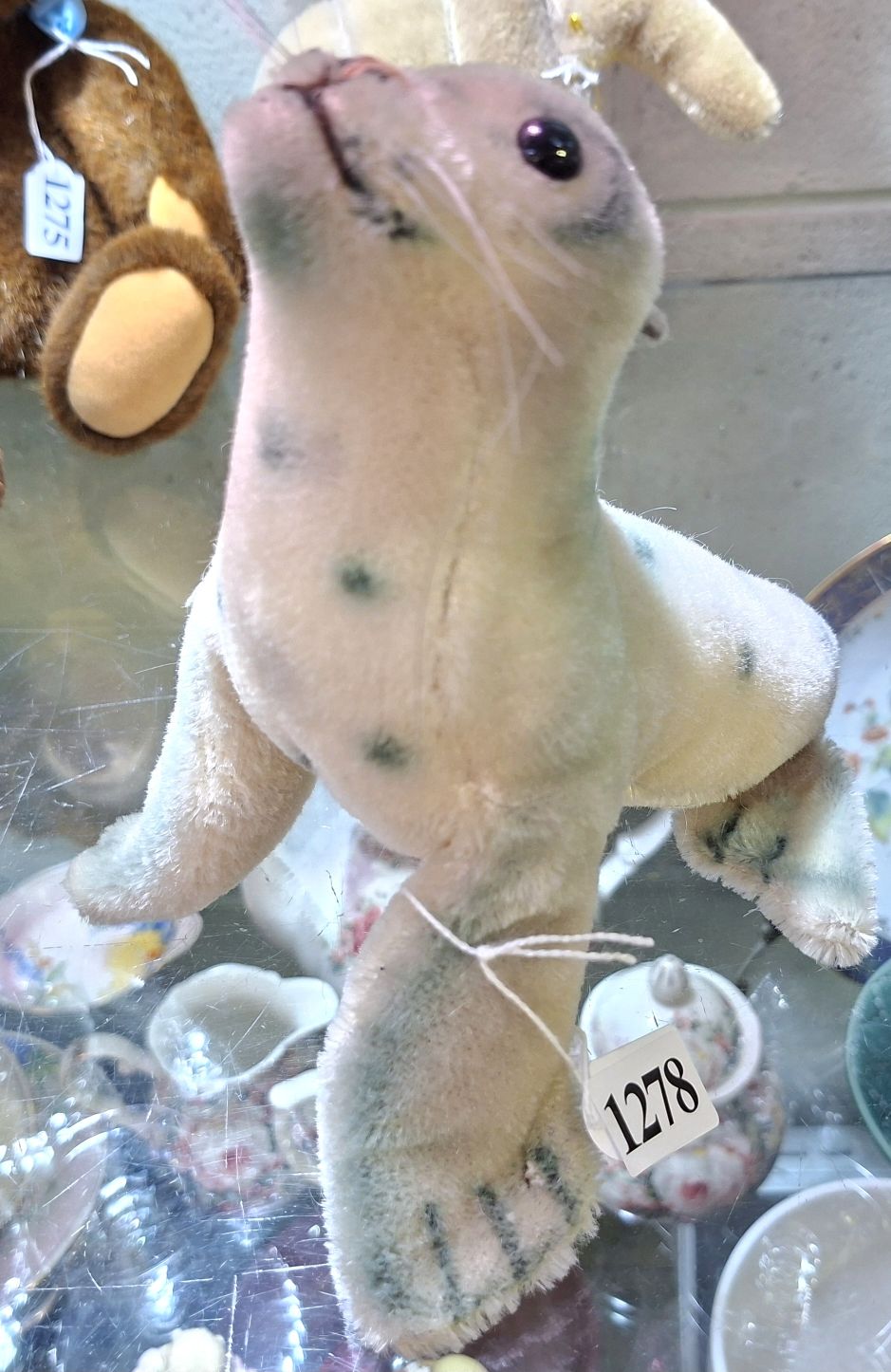 Vintage Steiff 'Robby' Seal