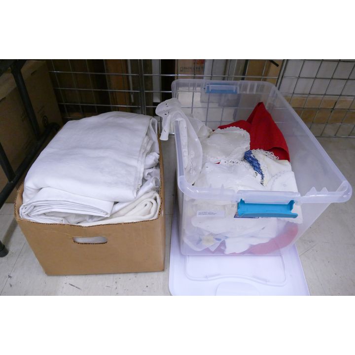 2 Boxes Linen Tablecloth Sets
