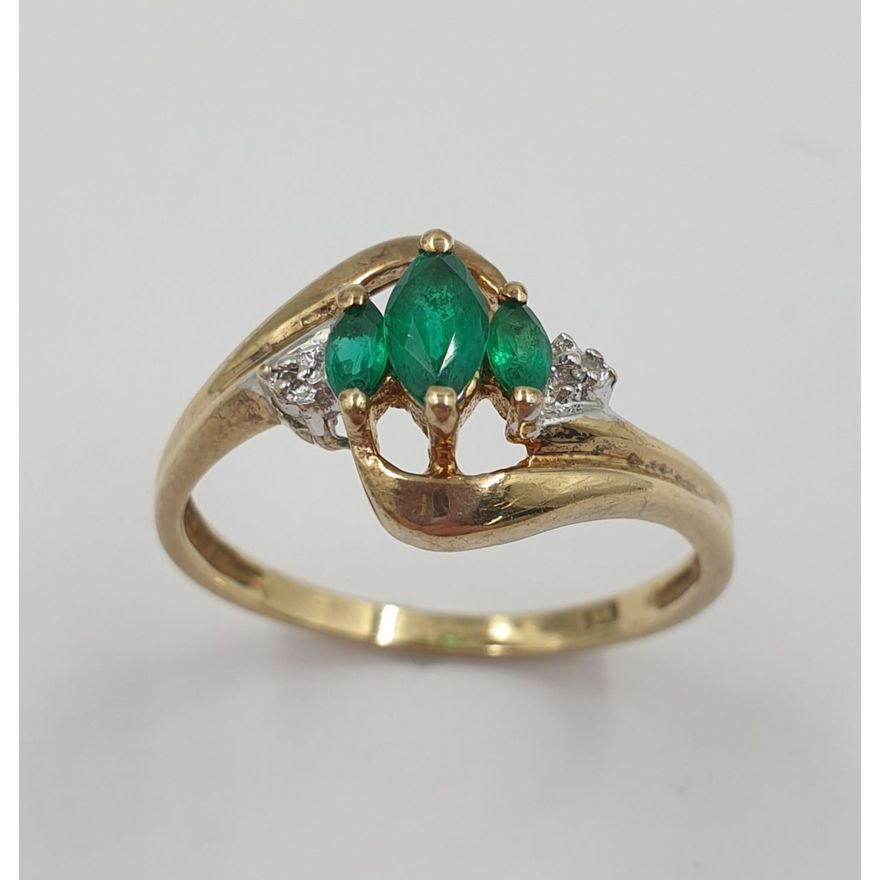 9ct Y/G Emerald & Diamond Ring