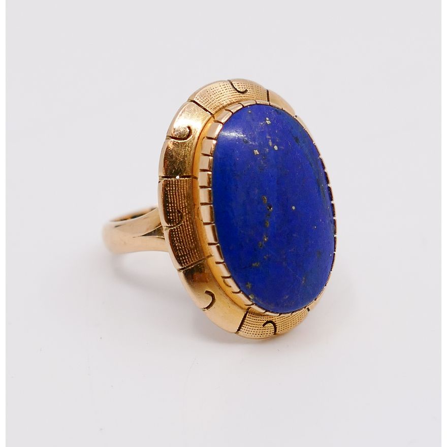 Mexican 14K & Lapis Cabochon Ring. Size 7. 25x20mm. 6.86g TW