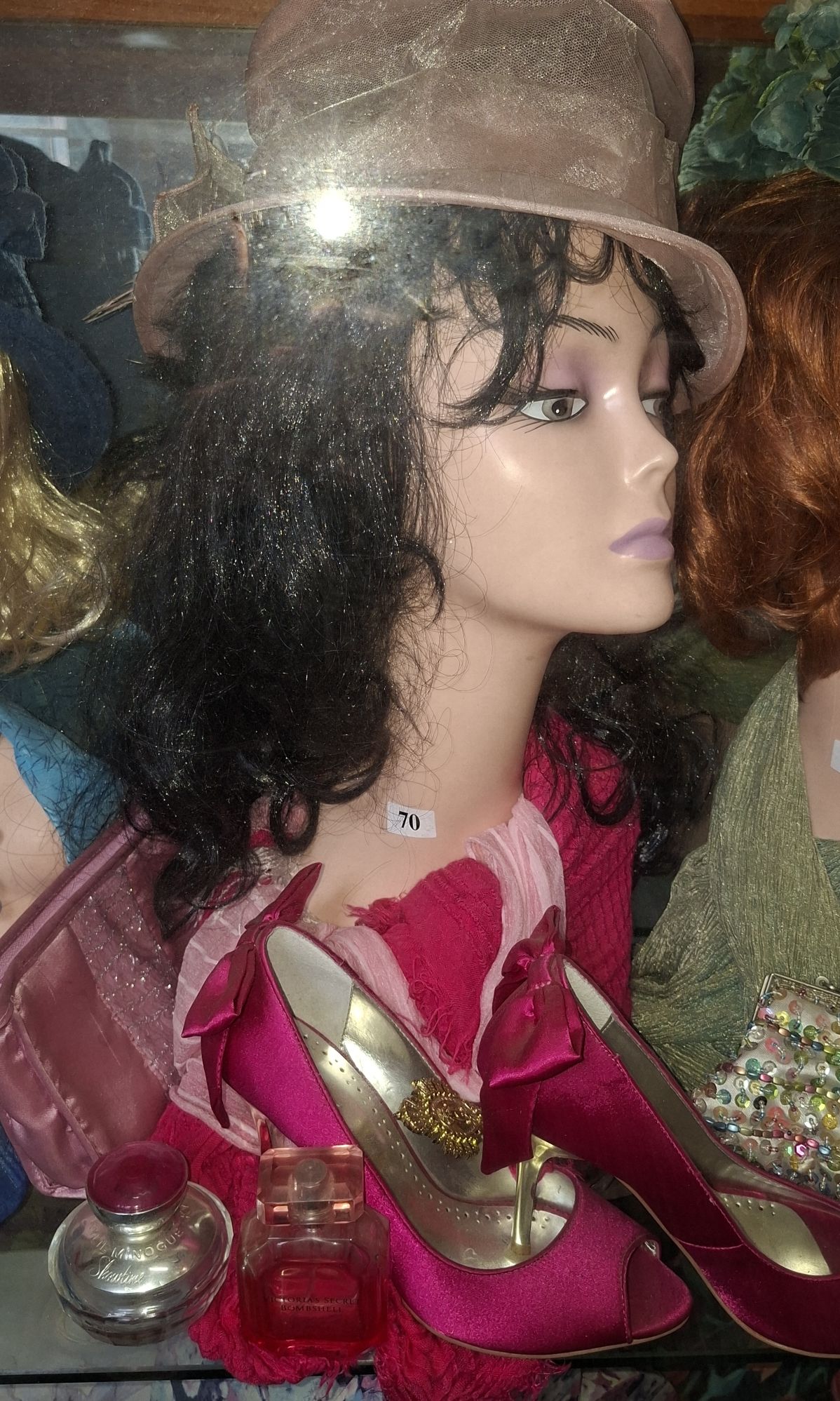 70 · FEMALE BUST MANNEQUIN ETC