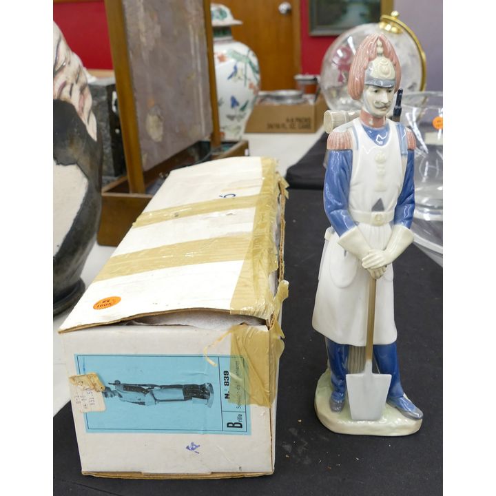 Lladro 839 Spanish Soldier Figure in Box