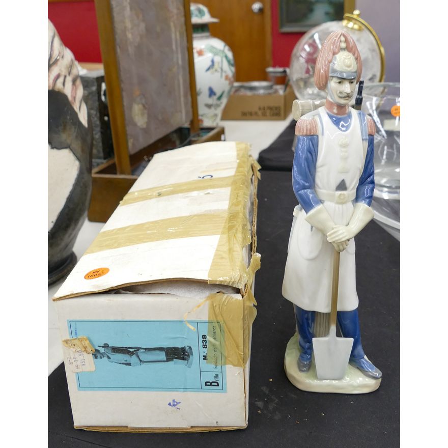 Lladro 839 Spanish Soldier Figure in Box