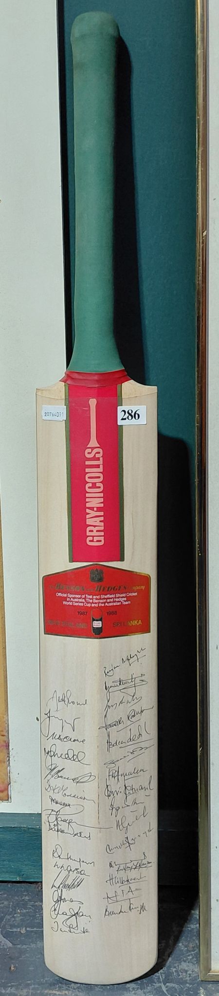 286 · BENSON/HEDGES SIGNED WORLD SERIES CRICKET BAT