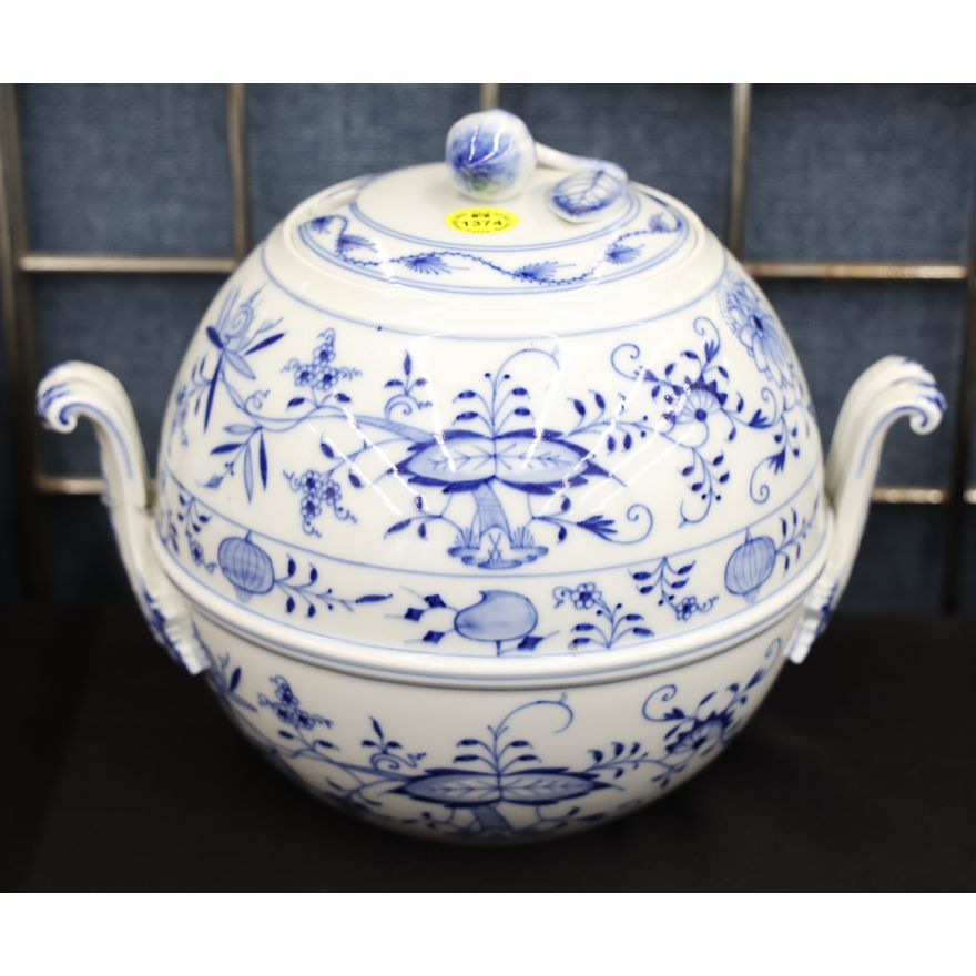 Meissen Blue Onion Biscuit Jar 7.5'' - One repaired handle