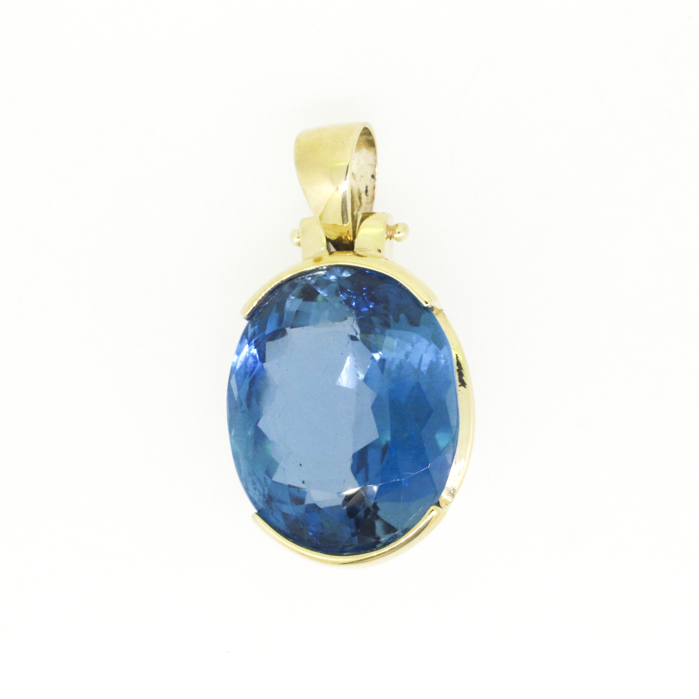 378. · Topaz Pendant 10.89g