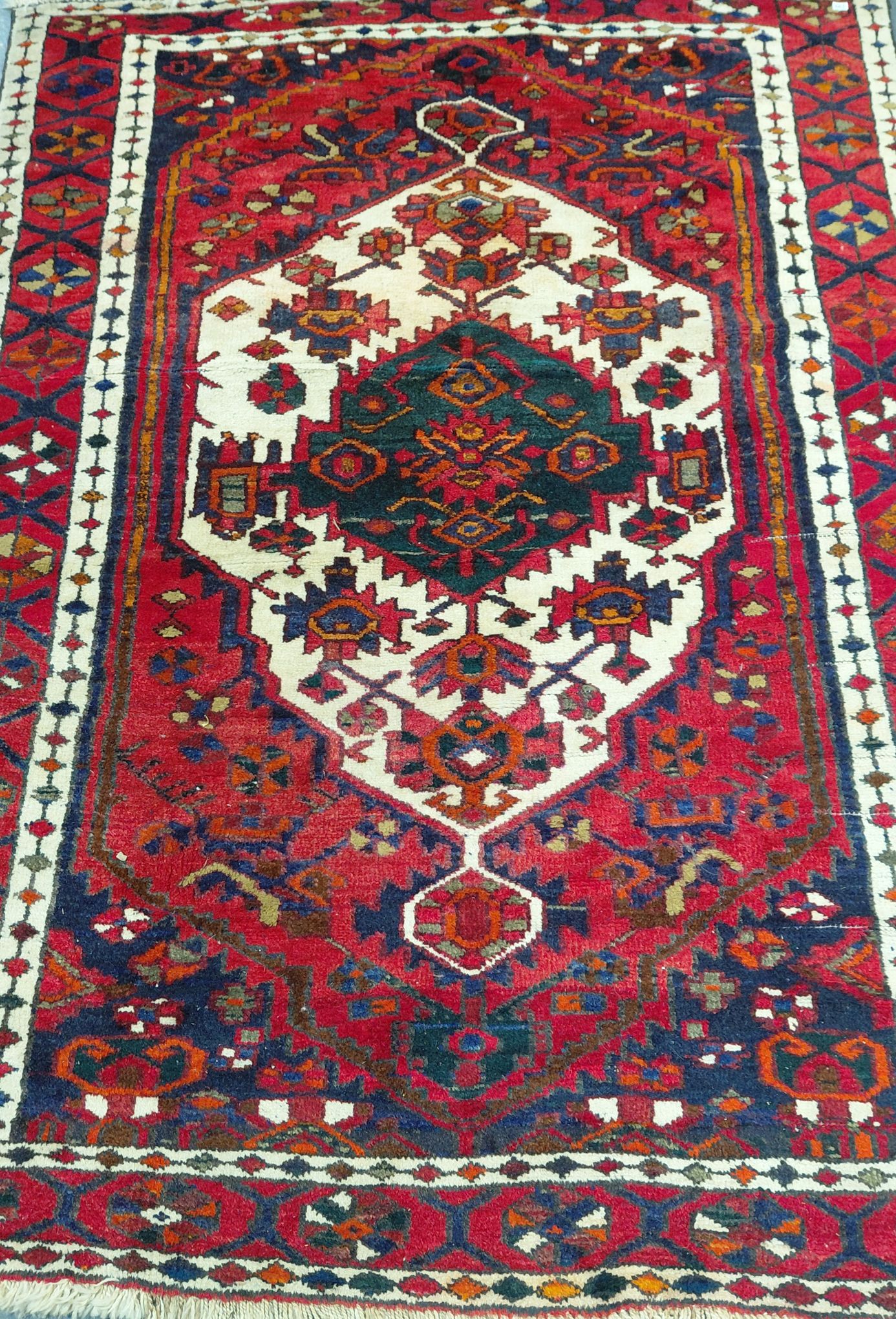 662 · PERSIAN HAMEDAN WOOL RUG