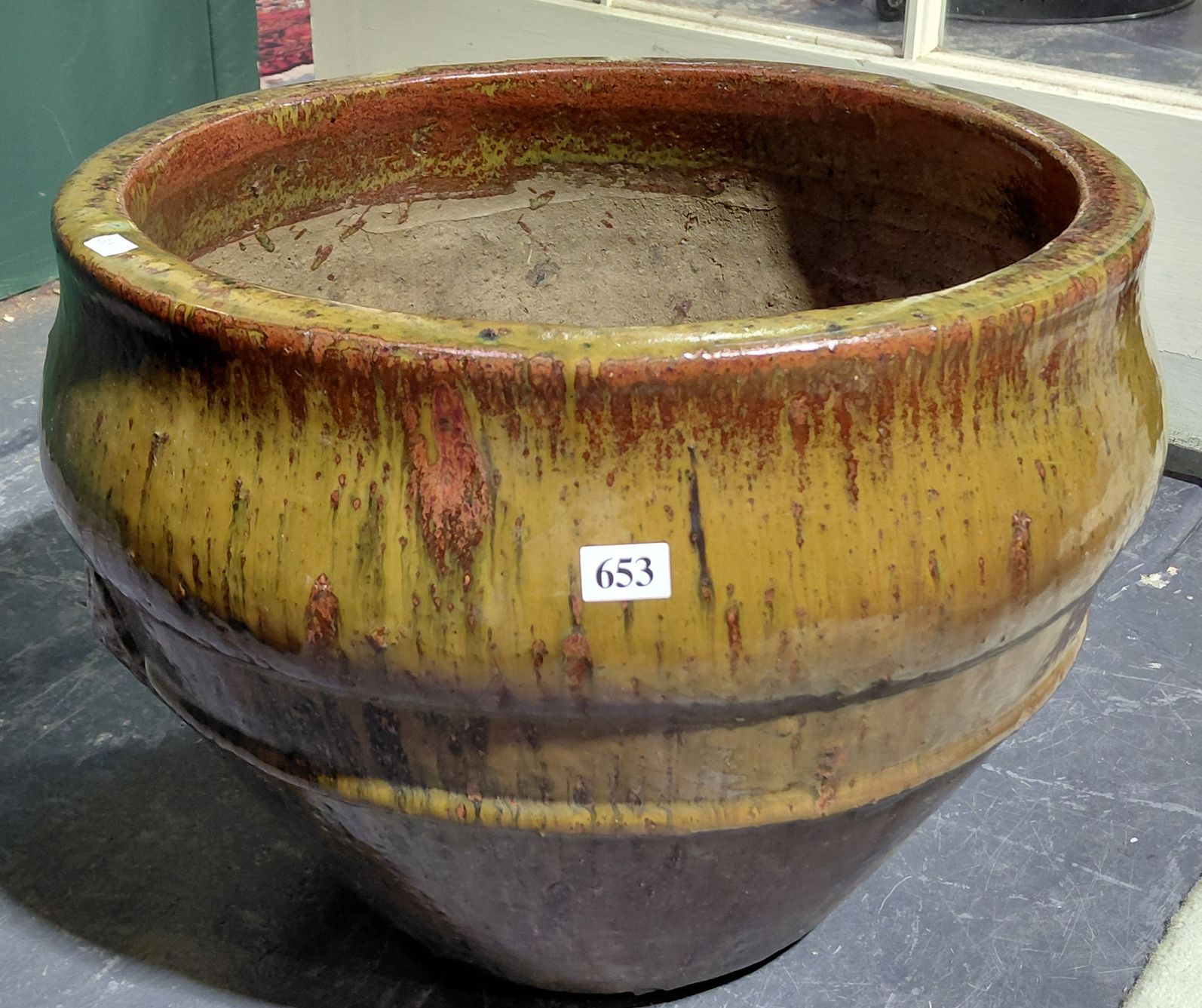 653 · GLAZED STONEWARE POT