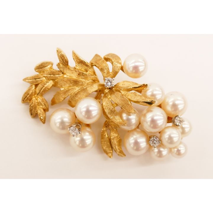 Lady's 18k Pearl & Diamond Vine Brooch