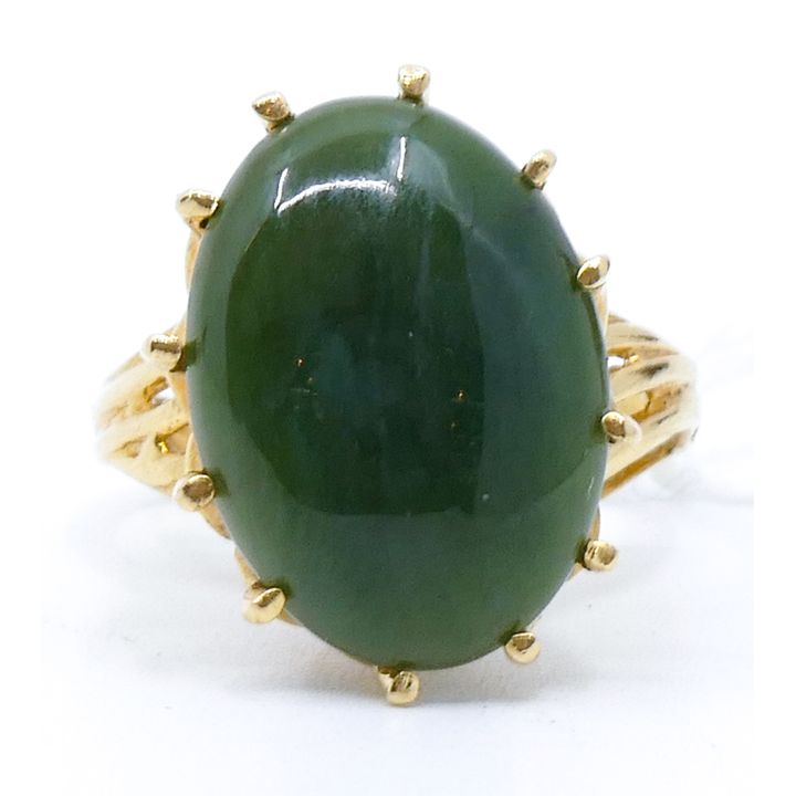 Ladies 14k Jade Cabochon 18x14mm Ring Size 6.5 - 6.4 Grams