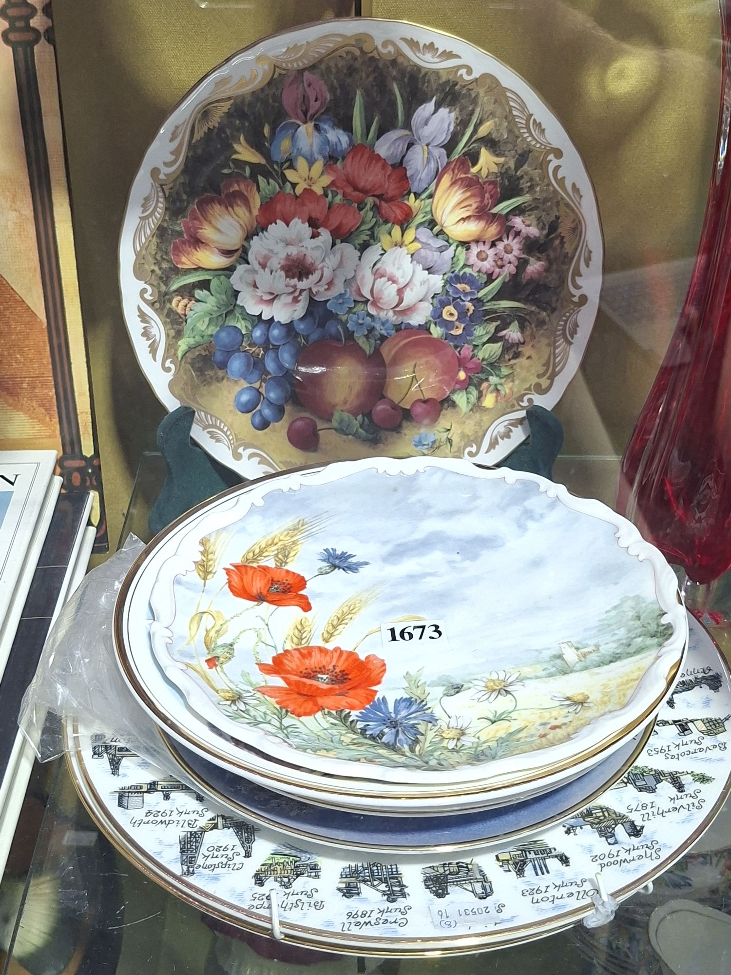 COLLECTION OF COLLECTABLE COLLECTOR PLATES