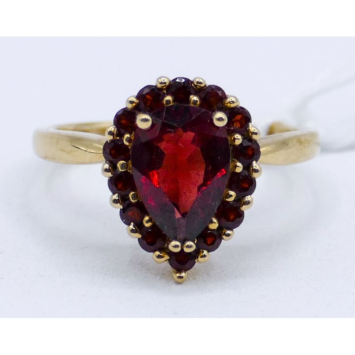 Ladies 10k Tear Drop Garnet Ring Size 8 - 3.5 Grams