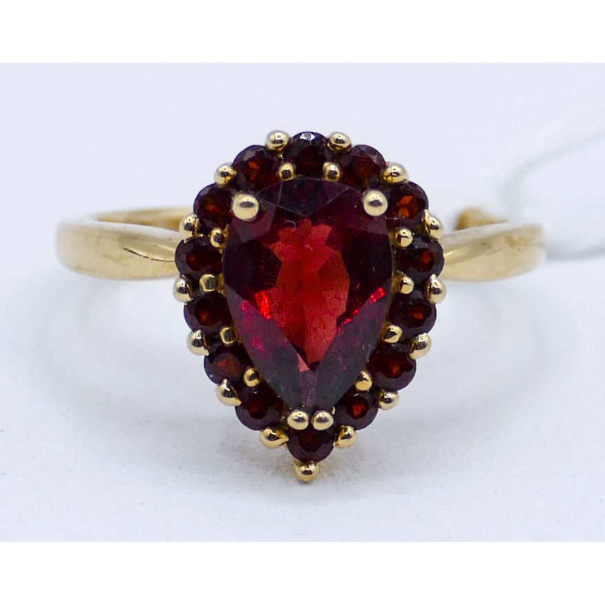 Ladies 10k Tear Drop Garnet Ring Size 8 - 3.5 Grams