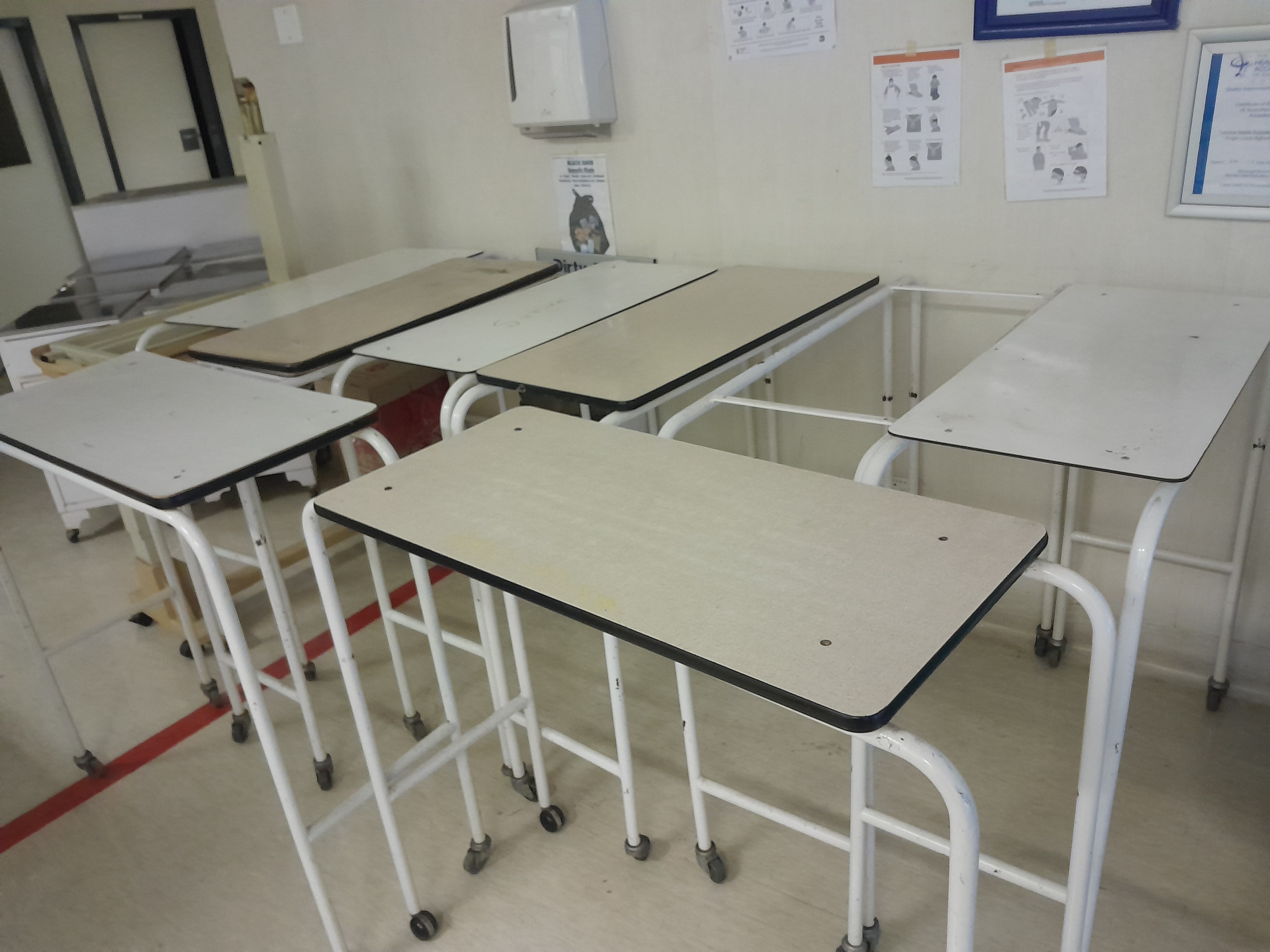 ASSORTED MOBILE TROLLEYS Aucor