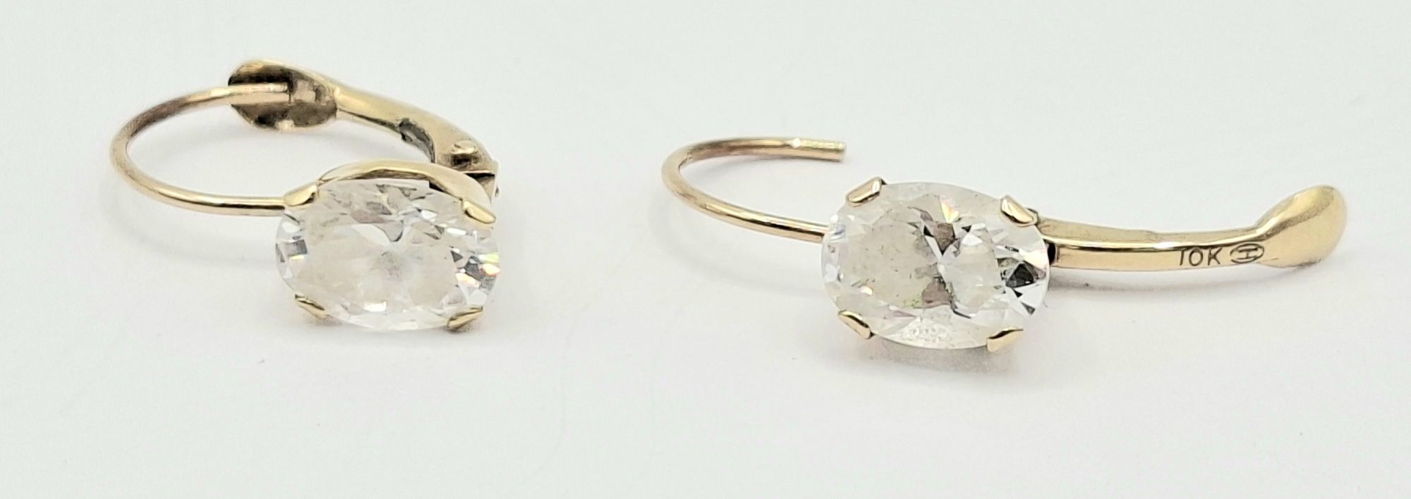 1143 · 10CT CLEAR STONE PAIR OF EARRINGS