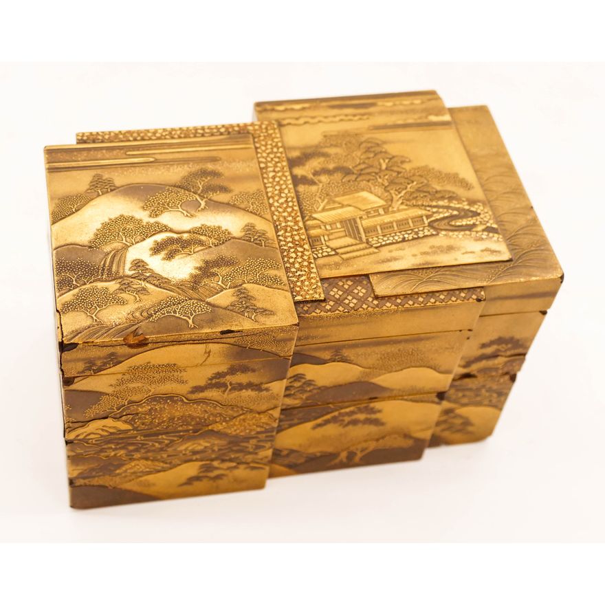 Okuda Shojusai Japanese Lacquered Kogo Incense Box