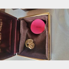 10K Solid Gold 30 Year Cities Services Employee pin