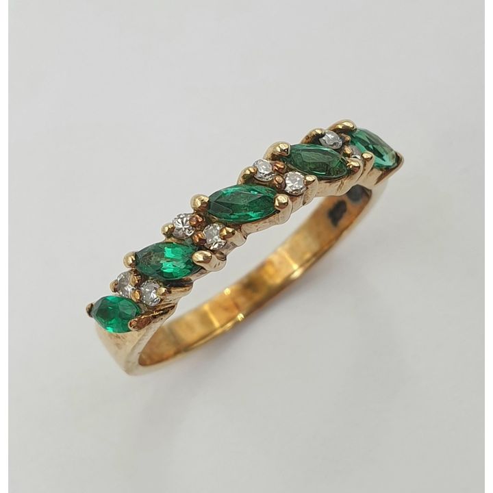 9ct Y/G Emerald & Diamond Ring