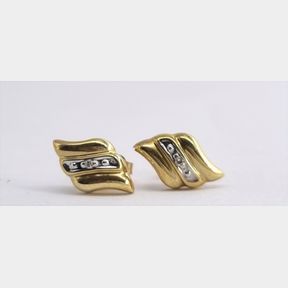 YELLOW GOLD STUDS WITH 2 SMALL DIAMONDS - 51543/102
