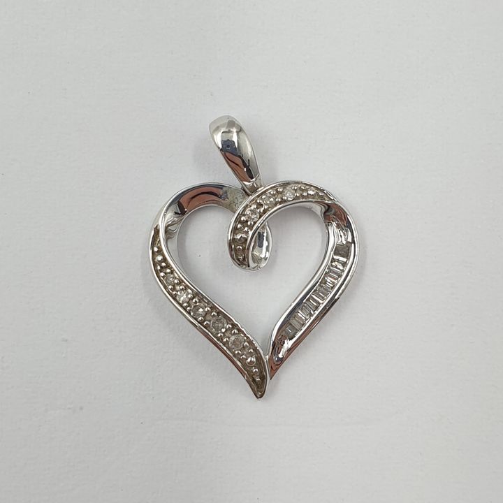 9ct W/G Pendant