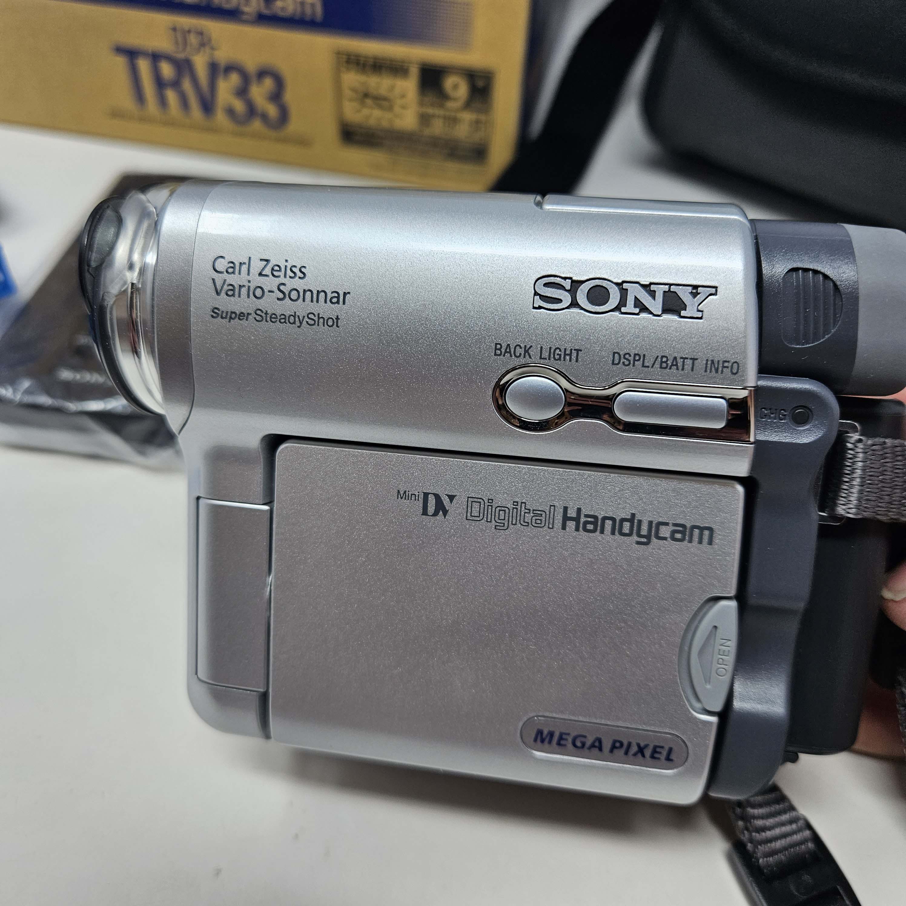 Sony Digital Handycam DCR-TRV33 Digital Video Camera