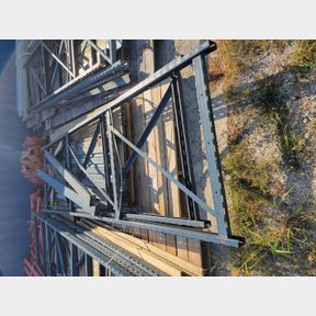 2 - 14' x 4' uprights, 8 - 8' rails with decking
