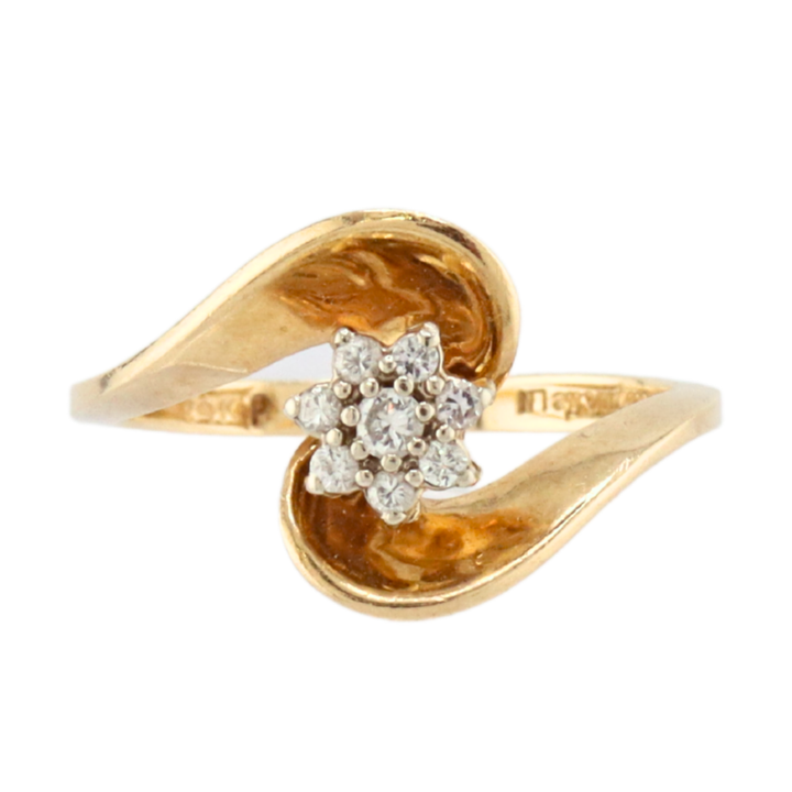 Anillo tipo flor con diamantes