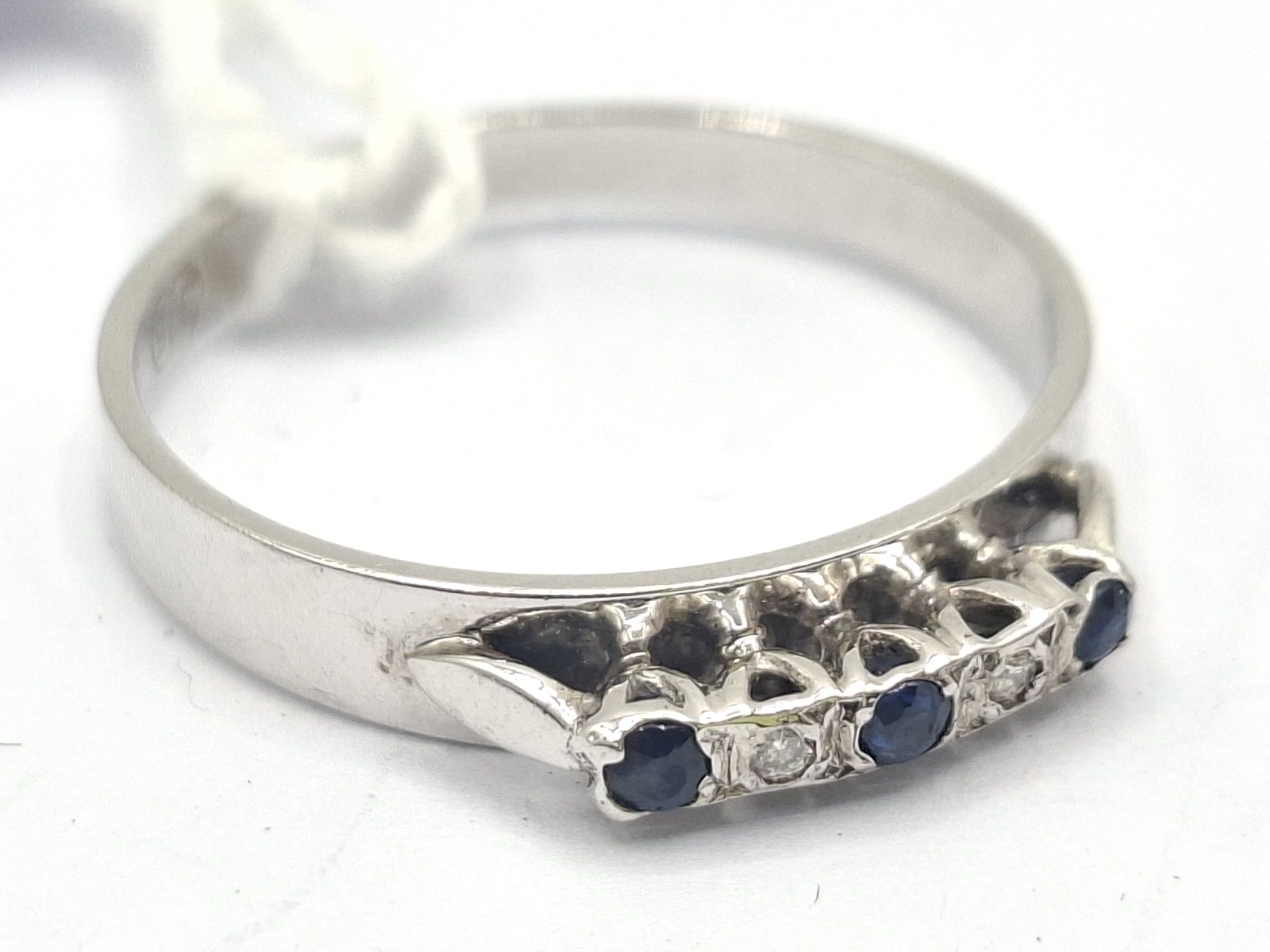 1108 · 9CT GOLD DIAMOND SAPPHIRE RING