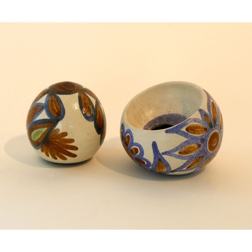 Anneke Borren - Ashtray and small flower sphere