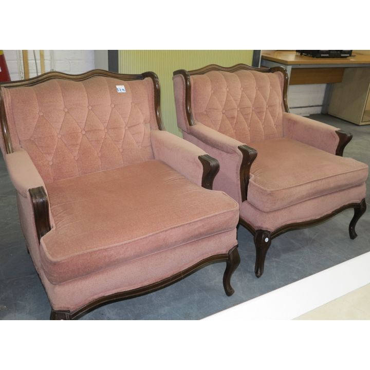 PAIR OF BUTTON-UPHOLSTERED MAHOGANY ARMCHAIRS,
