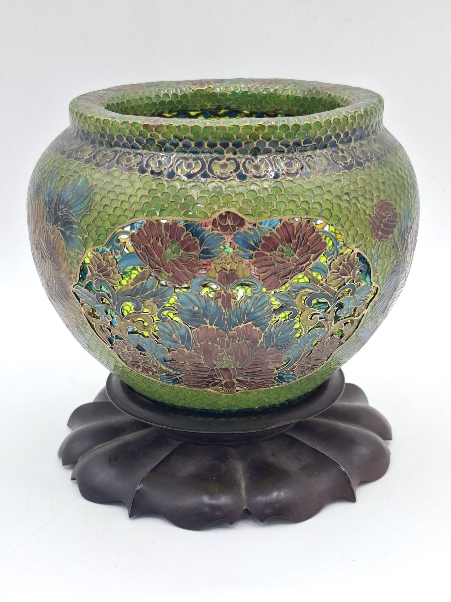 17 · PLIQUE D'JOUR CLOISONNE BOWL AND STAND