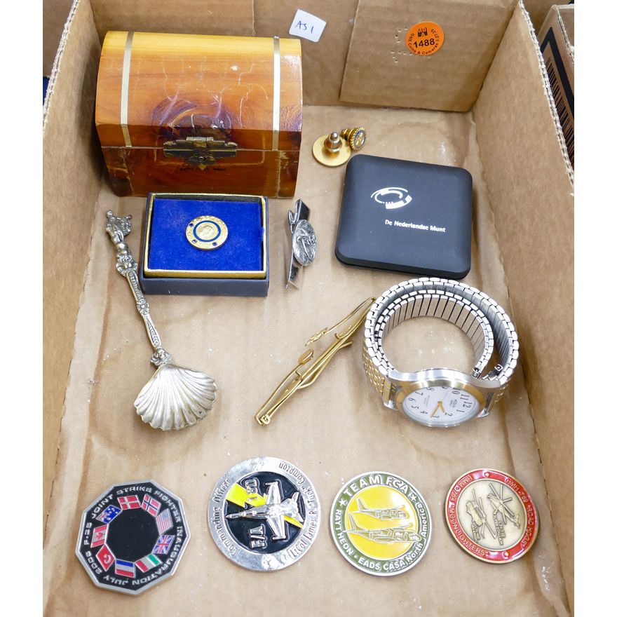 Box Vintage Men's Jewelry etc.