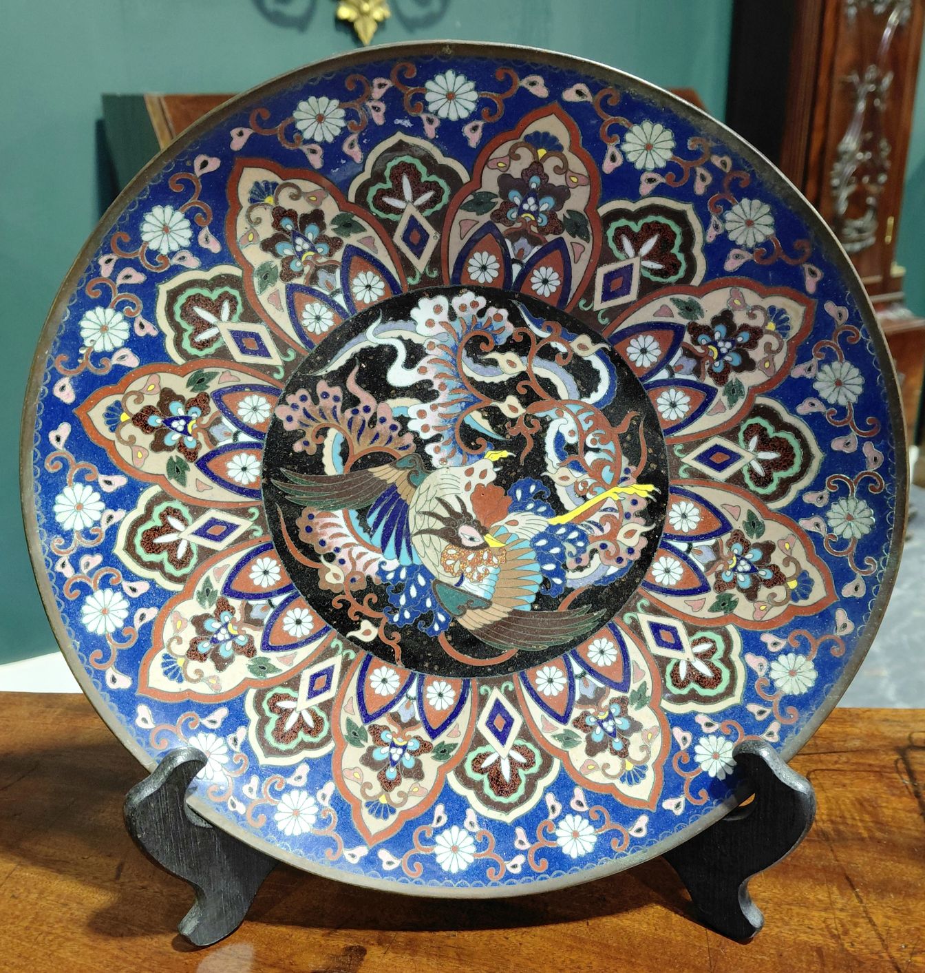 555 · ANTIQUE JAPANESE CLOISONNE CHARGER