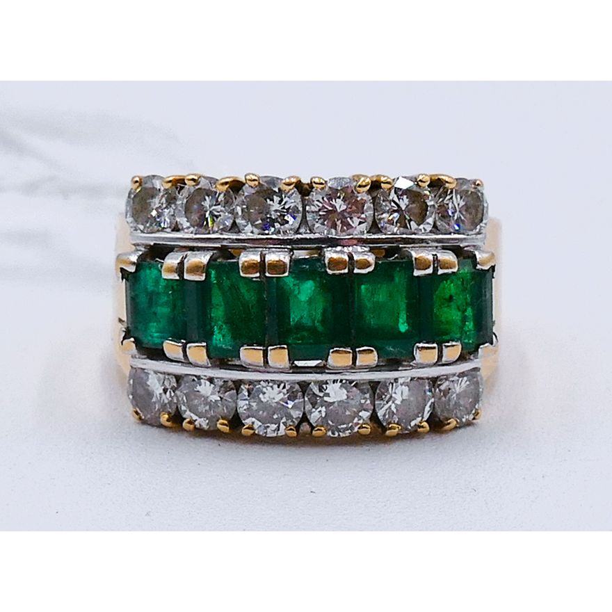 Ladies 18k Emerald & Diamond Ring Size 6.5