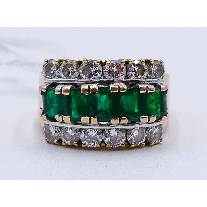 Ladies 18k Emerald & Diamond Ring Size 6.5