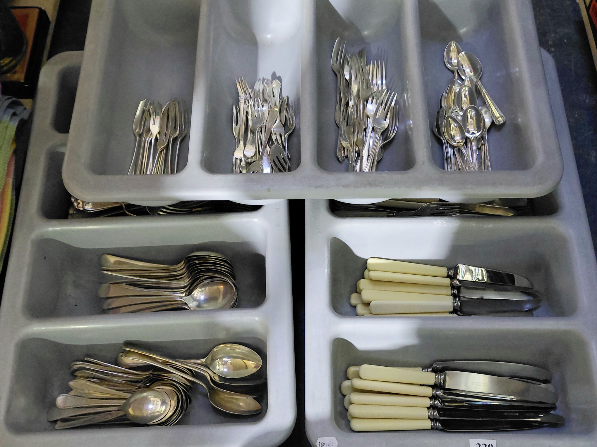 330 · CUTLERY COLLECTION AND TRAYS