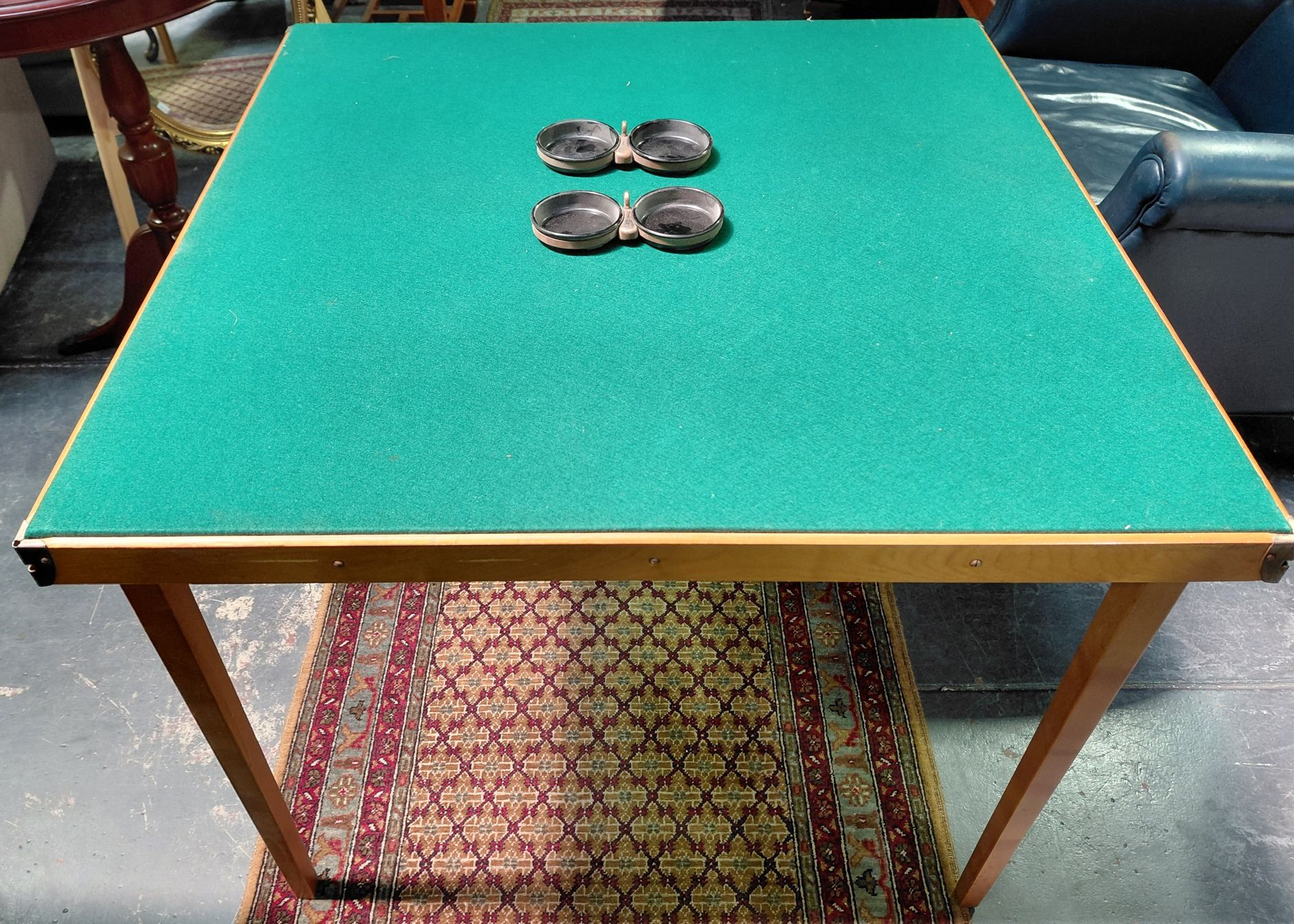 293 · VINTAGE GAMES TABLE