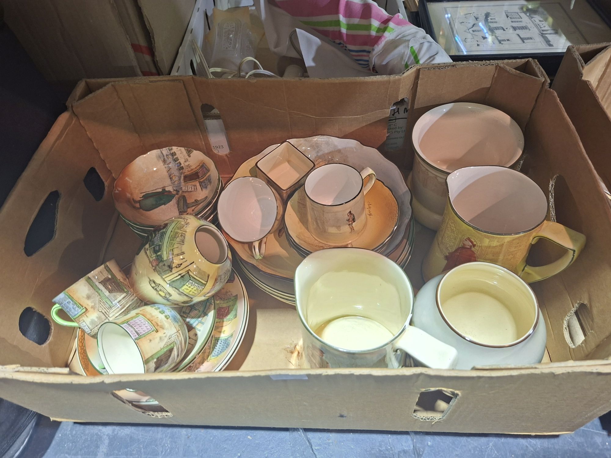 19 Pieces Of Royal Doulton 'Shakespeare' Crockery