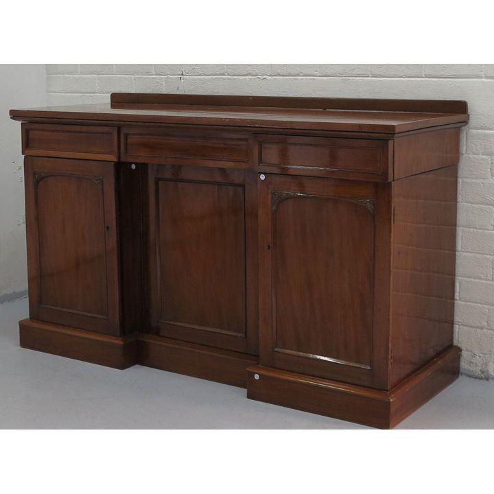 VICTORIAN STYLE MAHOGANY SIDEBOARD