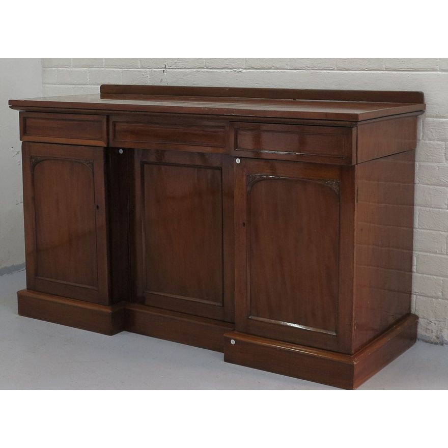 VICTORIAN STYLE MAHOGANY SIDEBOARD