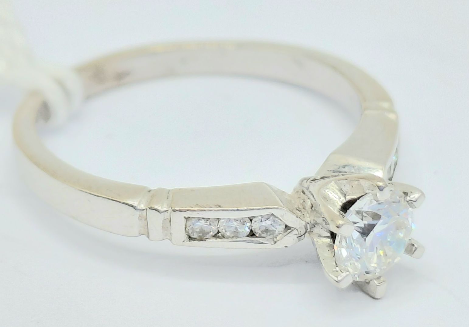 18ct Gold Diamond Ring