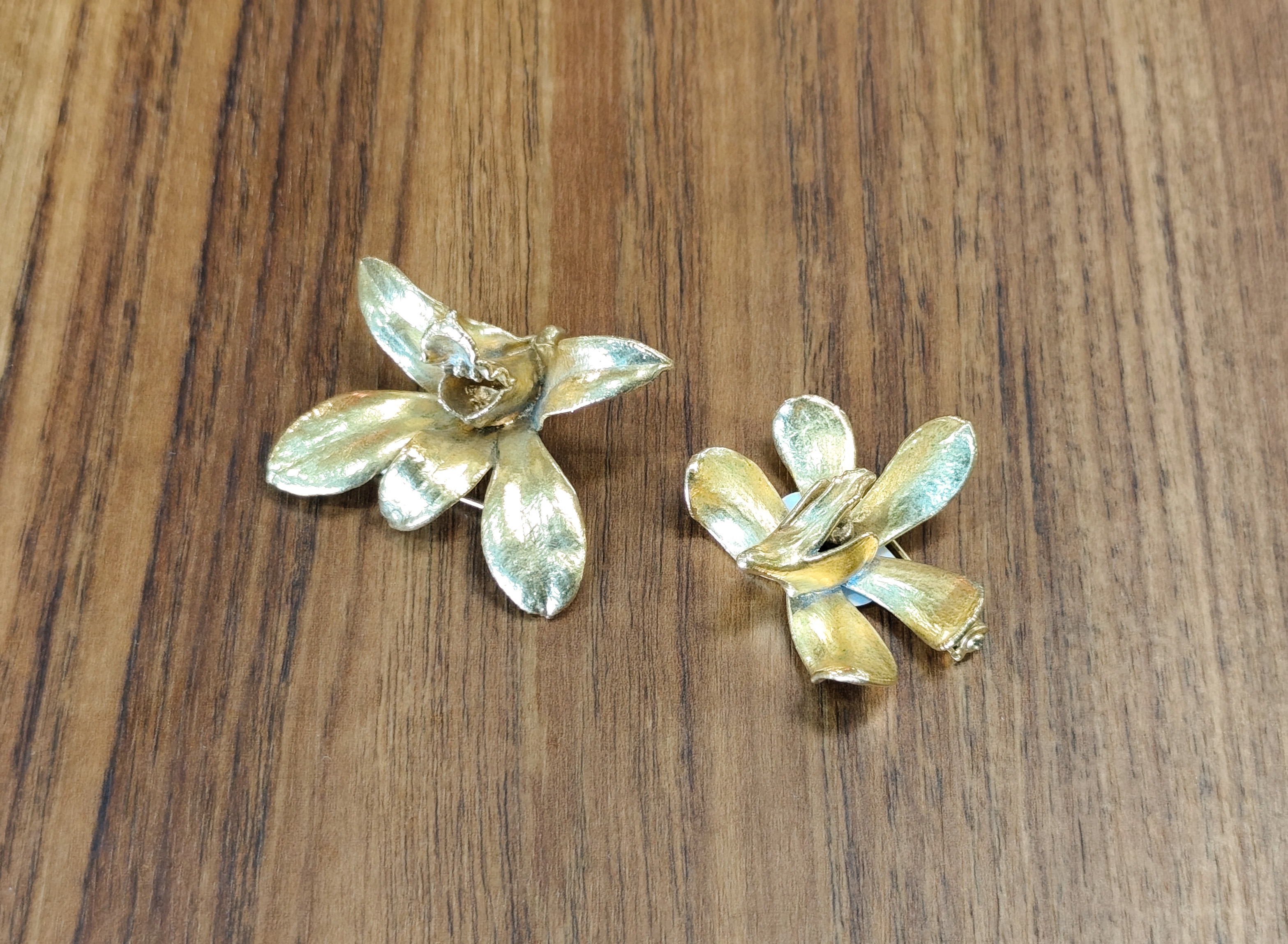 RISIS 9, RISIS 8E Marked Gold Plated Orchids — NZ auction result
