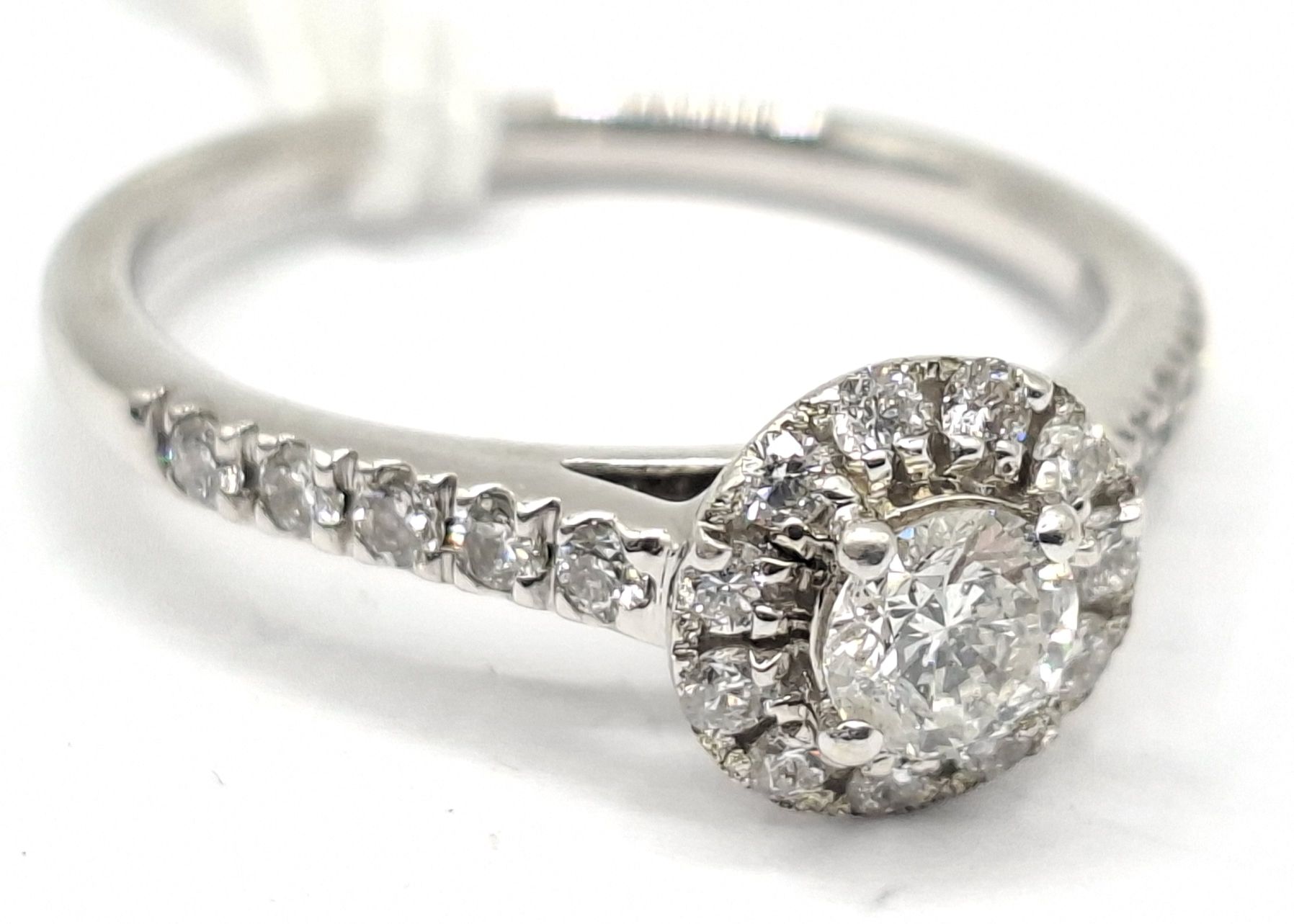 1161 · 9CT GOLD DIAMOND RING
