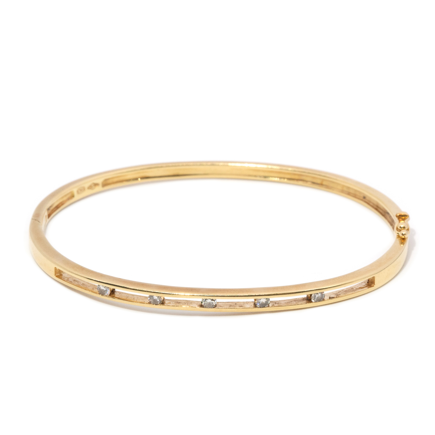 111 · 18ct Diamond Bangle