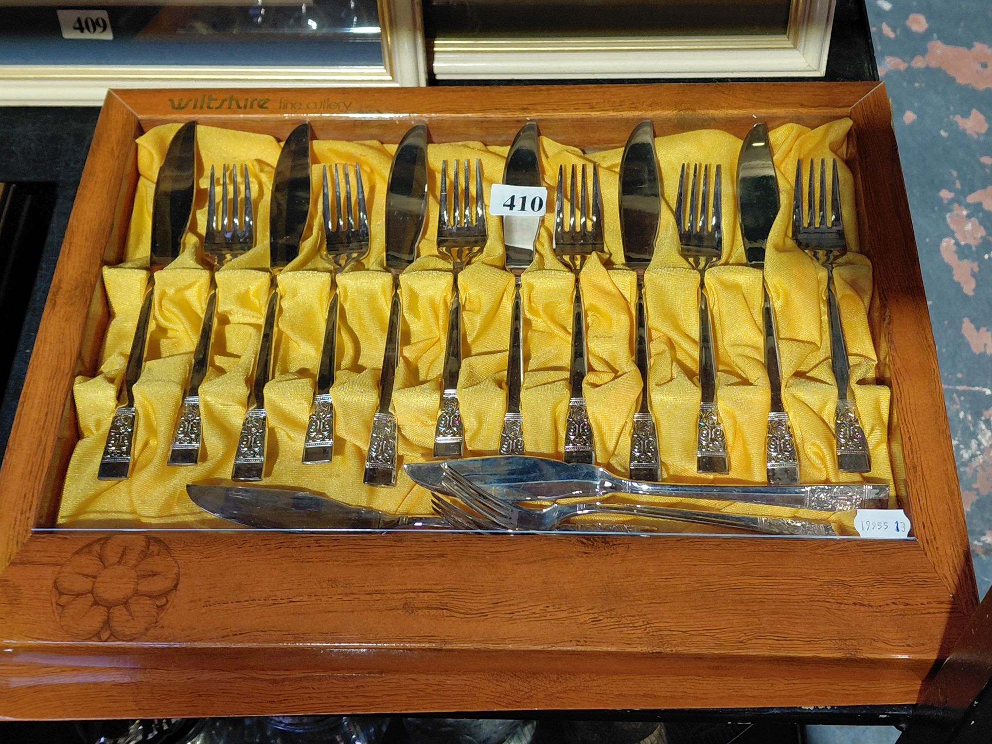 410 · WILTSHIRE CUTLERY SET