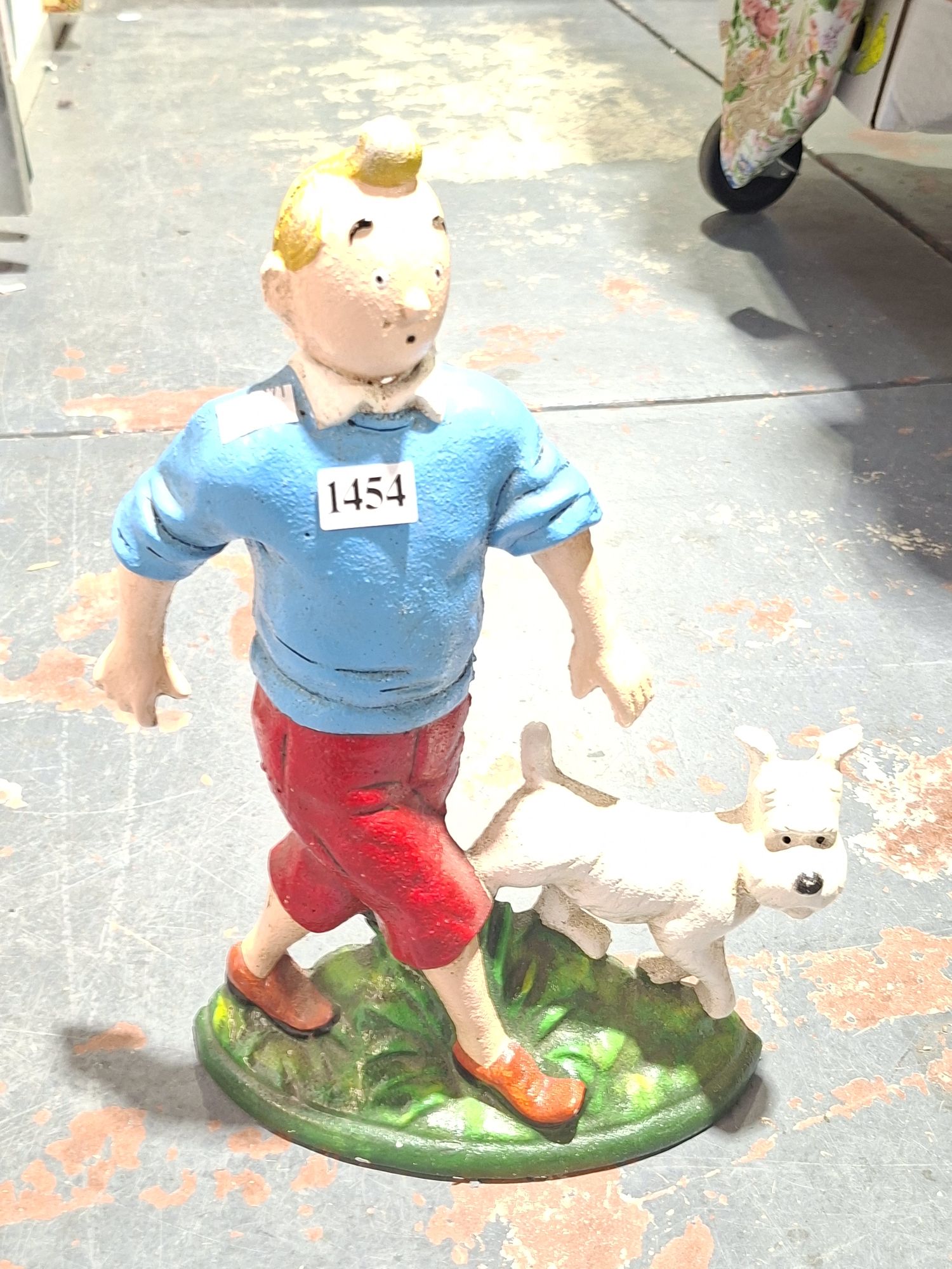 Tin Tin And Showey Doorstop
