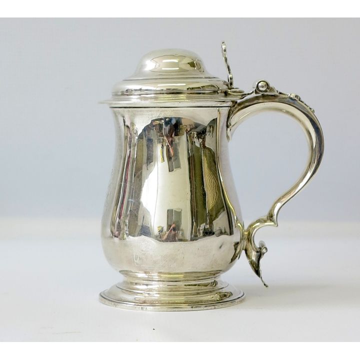 EARLY GEORGE III SILVER COVERED TANKARD,