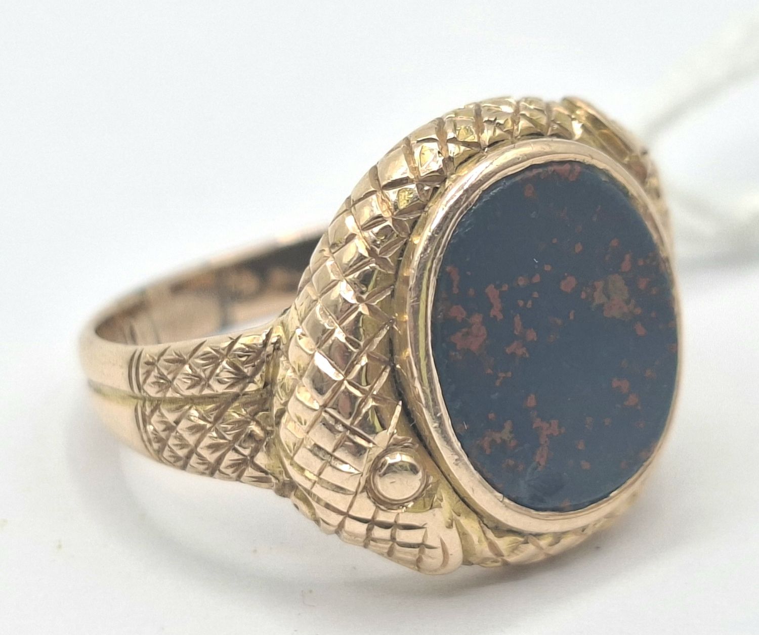 221 · 9CT GOLD SIGNET RING