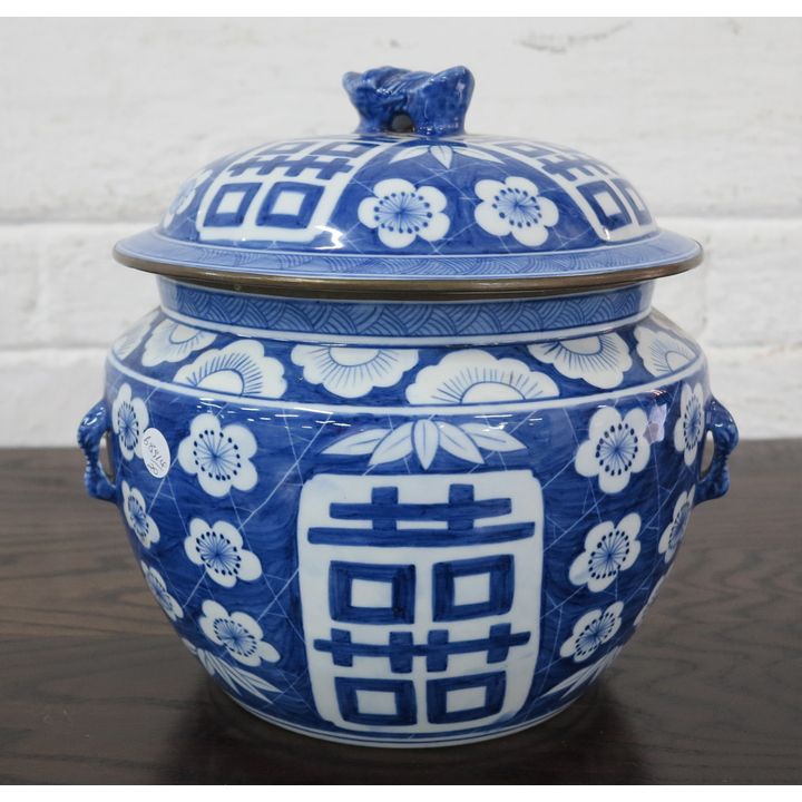 CHINESE PORCELAIN COVERED JAR